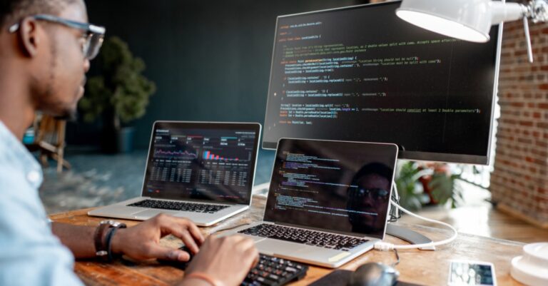 Read more about the article How to Become a Successful Freelance Web Developer